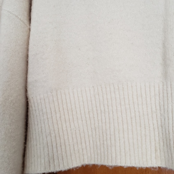 Cropped Sweater w/ Flared Sleeves - Picture 5 of 5